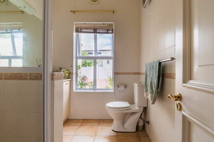 To Let 4 Bedroom Property for Rent in Hout Bay Western Cape